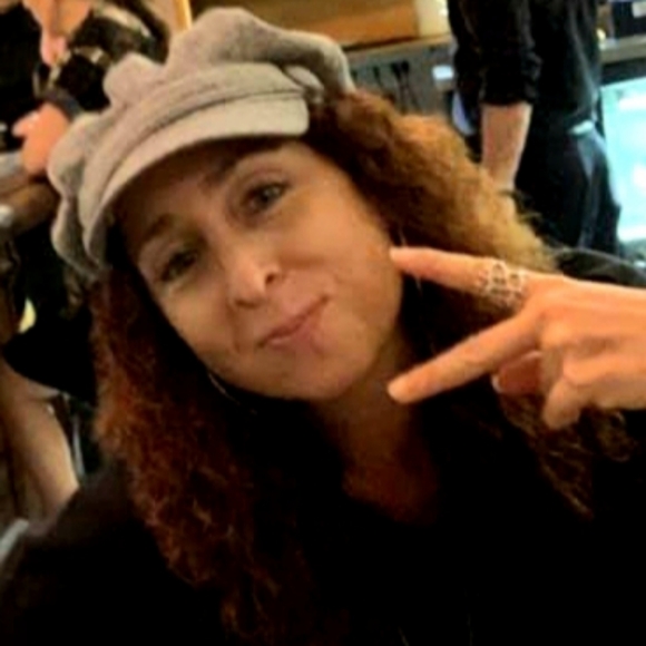 Meet your Posher, Sue - Picture 1 of 2